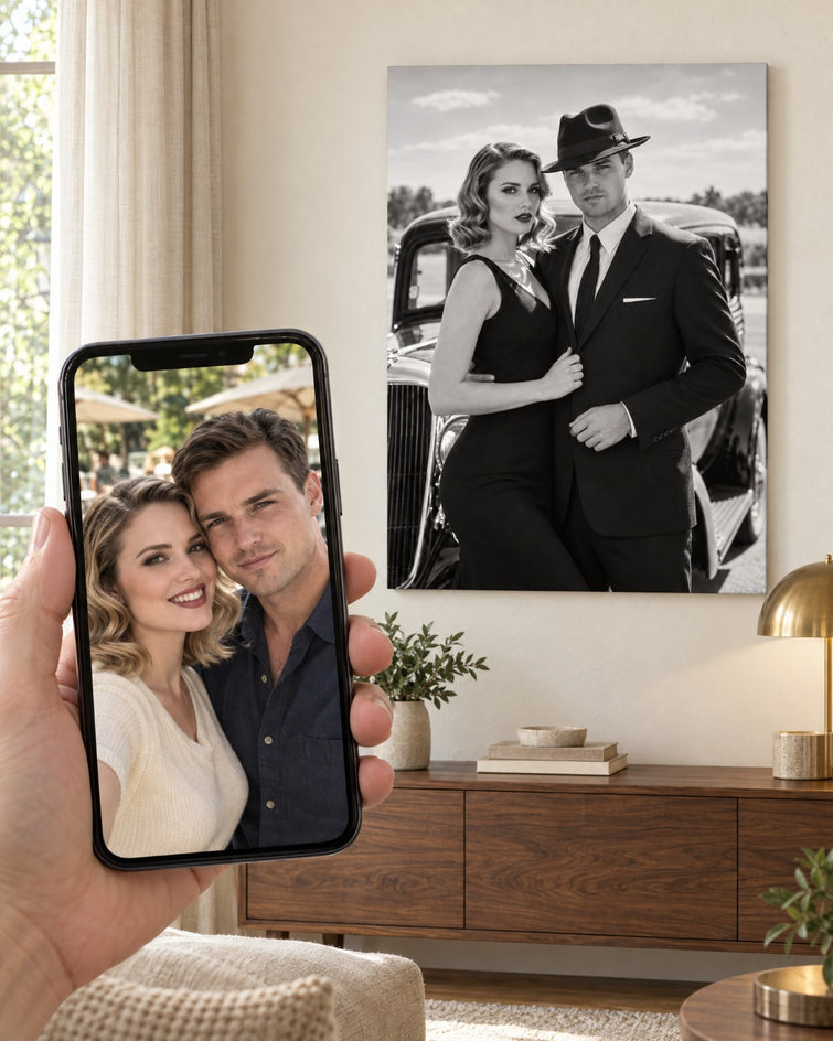 Foto original no celular ao lado do quadro pronto na parede