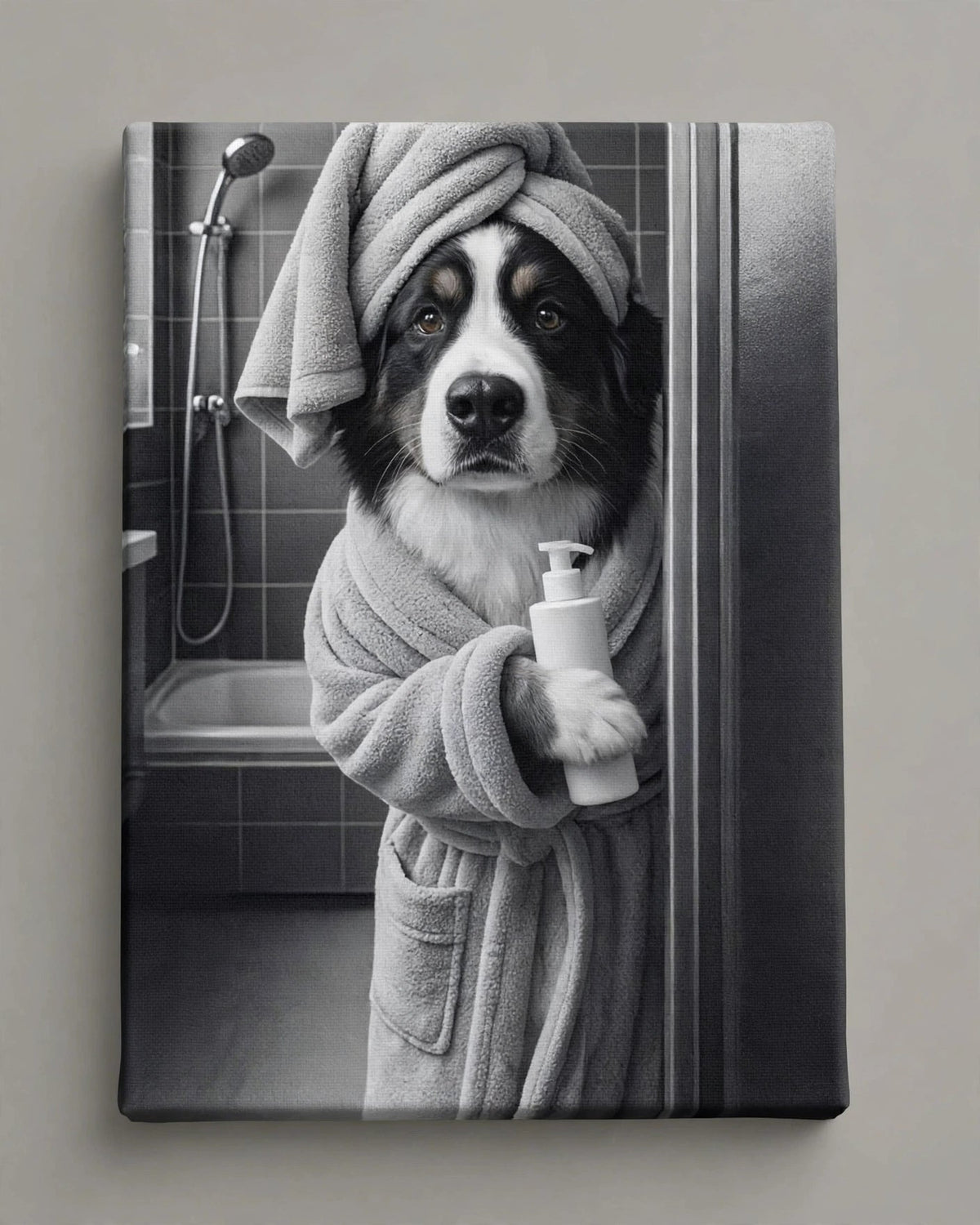 Quadro Personalizado de Pet — Cão no Banheiro (P&B)