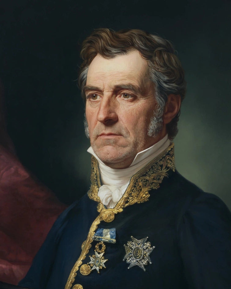 Detalhe do rosto, da gola dourada e das medalhas no uniforme azul-marinho.